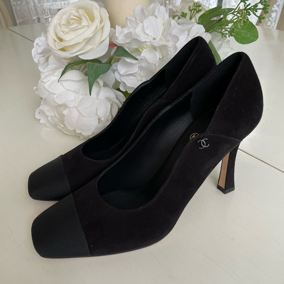 ❌SOLD OUT❌Chanel Black Suede Pumps Size 39 - Picture 10 of 10